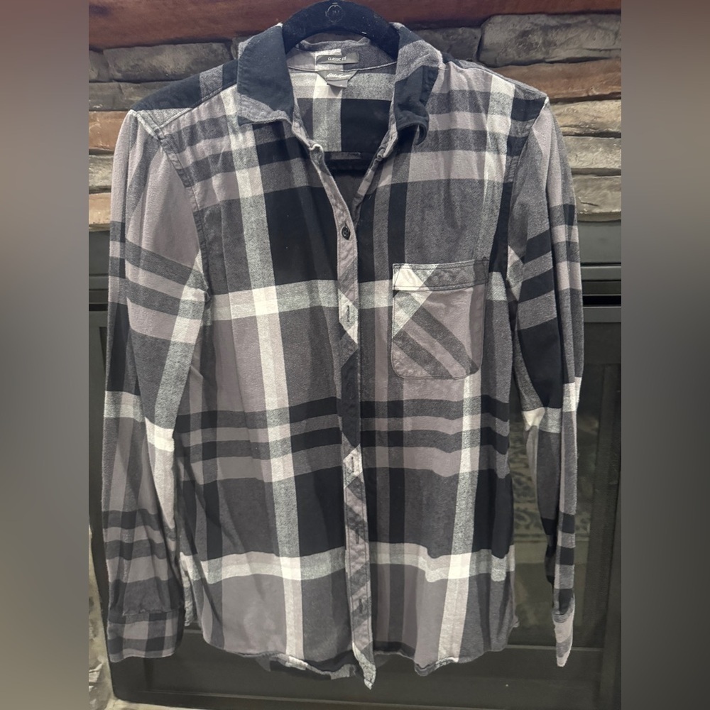 Women’s Eddie Bauer Classic Fit Size Small Black and Gray Plaid Casual Shirt
